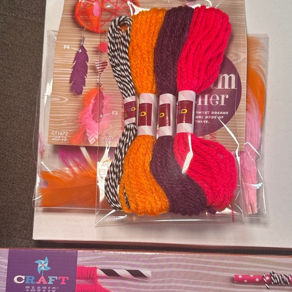 Craft-tastic Dream Catcher Kit with Orange and Pink Threads - Picture 3 of 5